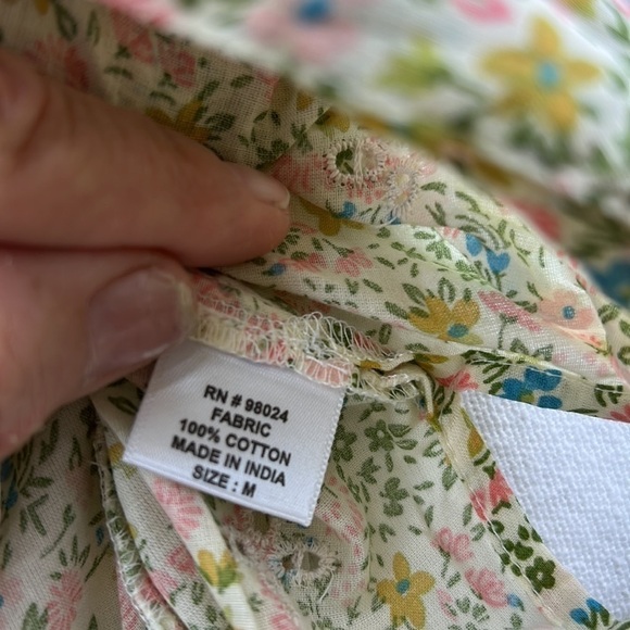 Jennifer & Grace Teacup Liberty Floral Faux Wrap Tie Crop Top SZ M Spring NEW - Picture 8 of 9